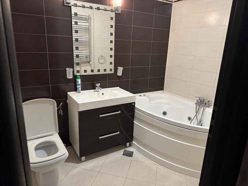 Vitan, Rin Grand Hotel, garsoniera cu centrala proprie si parcare privata