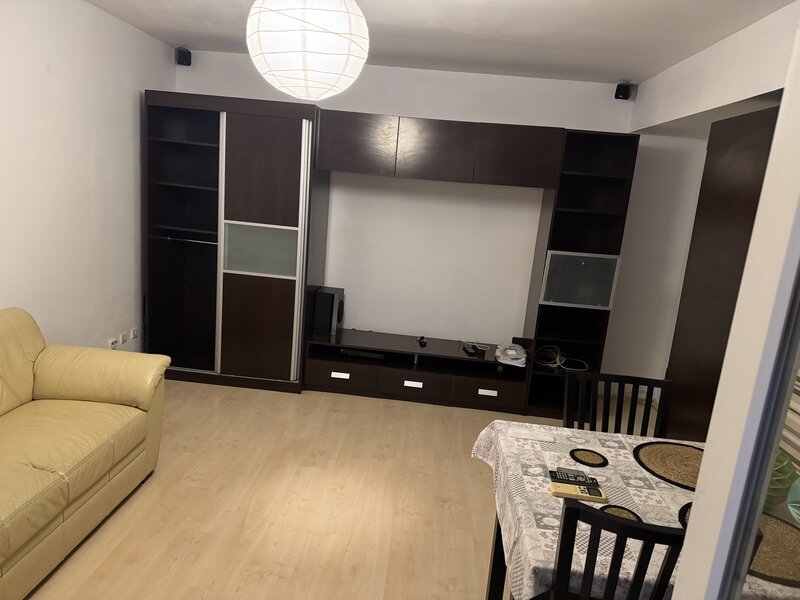Vitan, Rin Grand Hotel, garsoniera cu centrala proprie si parcare privata