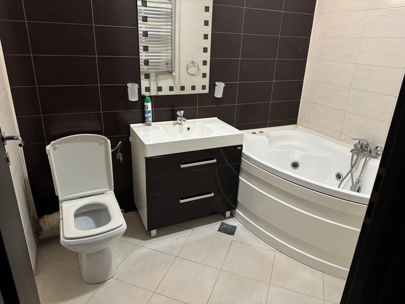 Vitan, Rin Grand Hotel, garsoniera cu centrala proprie si parcare privata